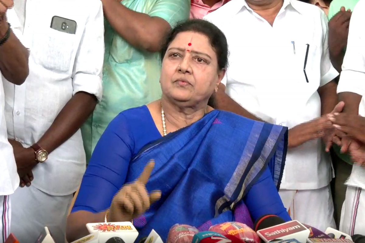 “அனைவரும் திரண்டு வாருங்கள்” – சசிகலாவின் திடீர் அழைப்பு.. தமிழக அரசியலில் மீண்டும் ஒரு புயல் கிளம்புகிறதா? அதிமுக வட்டாரத்தில் பரபரப்பு..!!