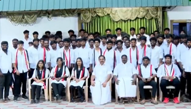 “எடப்பாடியார் முன்னிலையில் குவிந்த இளைஞர் படை!”: 300 சட்டக் கல்லூரி மாணவர்கள் அதிமுகவில் ஐக்கியம் – ஆதவ் அர்ஜுனாவின் மாமியார் லீமா ரோஸும் அதிரடி இணைப்பு..!!!