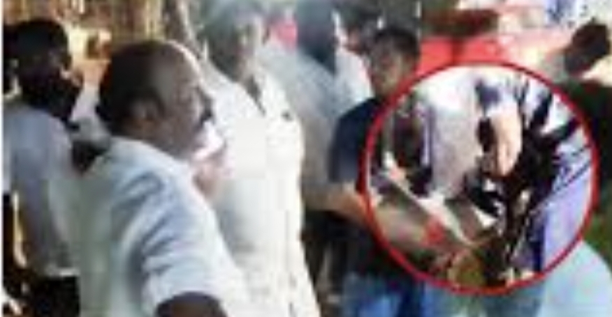 “நிப்பாட்டுங்க காரை” – நடுரோட்டில் மயங்கிக் கிடந்த நபர்…. ஓடி வந்து உதவிய அமைச்சர் பெரியகருப்பன்….!!