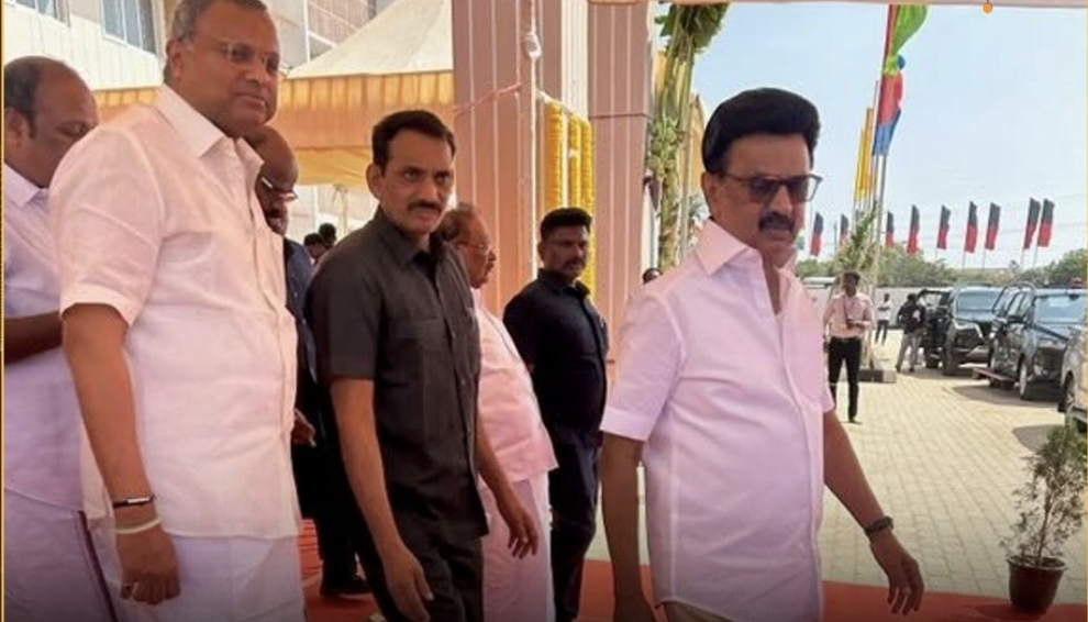 ​”எங்களுக்குள்ள எந்த சண்டையும் இல்லப்பா” கூட்டணி உடையும்னு கனவு காணாதீங்க…. எம்பி கார்த்தி சிதம்பரத்தின் ‘நச்’ பதிலடி….!!