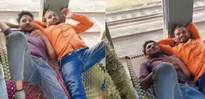 “இது ரயிலா இல்ல உங்க பெட்ரூமா?” லோக்கல் டிரெய்னில் கட்டில் போட்டு பயணம்…. வைரலாகும் வீடியோ….!!