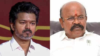 அதிமுக vs தவெக: முற்றிய வார்த்தைப் போர்.. “விஜய்க்கு செய்தித்தாள் கூட படிக்கத் தெரியாது!” பொள்ளாச்சி ஜெயராமன் ஆவேசம்..!!