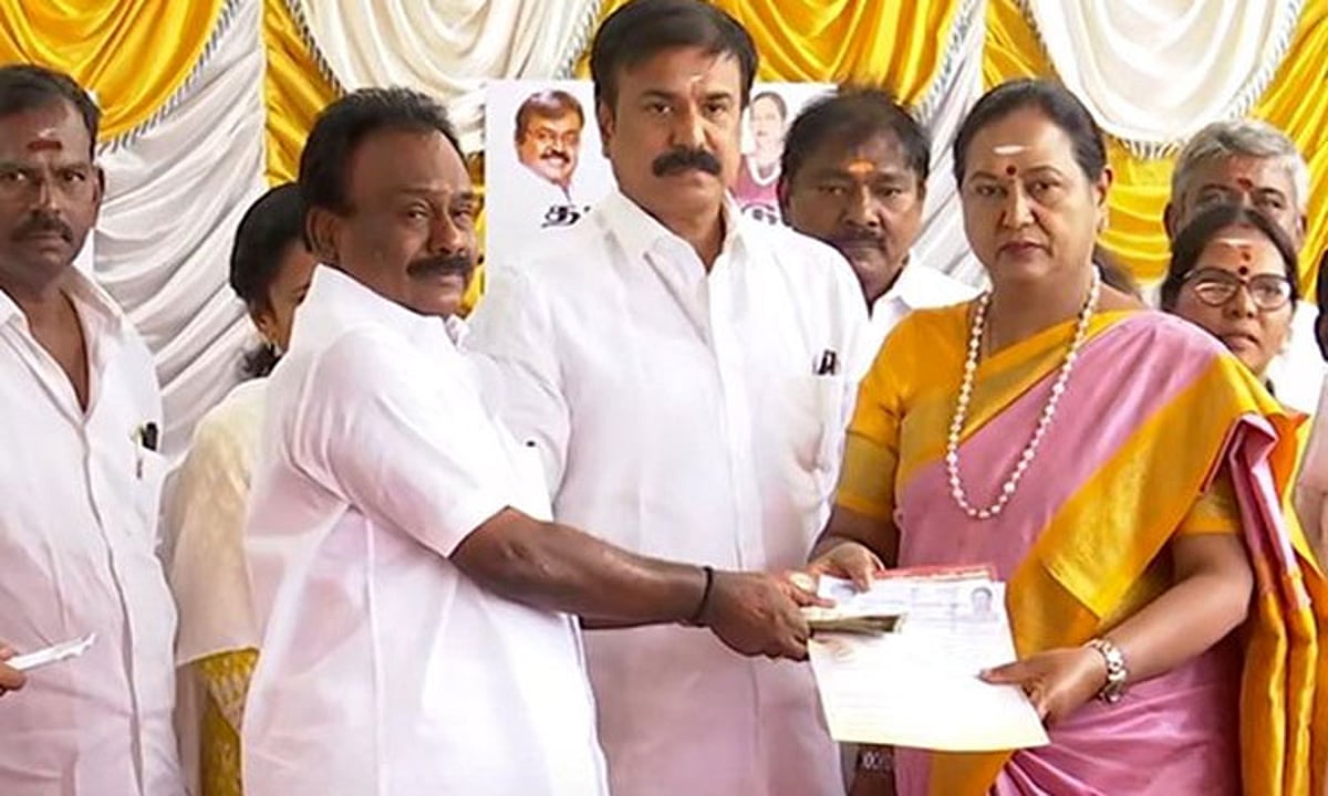 “10 நாள் பொறுங்க…. மக்கள் விரும்புற கூட்டணி வரும்” – பிரேமலதா கொடுத்த செம ‘டெட்லைன்’…. எகிறும் அரசியல் உஷ்ணம்….!!
