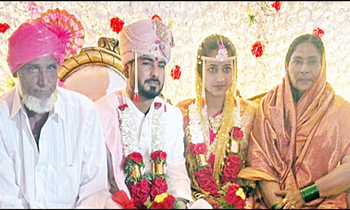 மதங்களைக் கடந்த மனிதாபிமானம்… வளர்ப்பு மகனுக்கு இந்து முறைப்படி திருமணம் செய்து வைத்த முஸ்லிம் தம்பதி… நெகிழ்ச்சிச் சம்பவம்…!!!