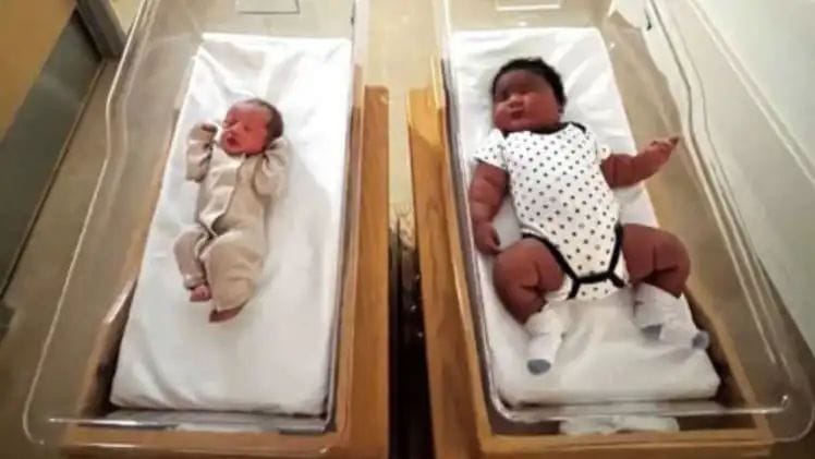 ஒரே நாளில் பிறந்த அதிசயங்கள்..!  ஒரு குழந்தை 5.9 கிலோ… இன்னொரு குழந்தை வெறும் 1.8 கிலோ… போட்டோவை வெளியிட்டு நெகிழ்ந்த மருத்துவமனை…!!!