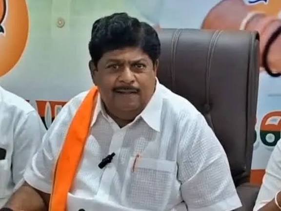 “அதிமுகவை அழிக்கவே ஓபிஎஸ் வந்தாரா?” இபிஎஸ் எடுத்தது சரியான முடிவுதான்.. உண்மையை உடைத்த கே.பி.ராமலிங்கம்.. திமுகவுக்கு விழுந்த பலத்த அடி..!!