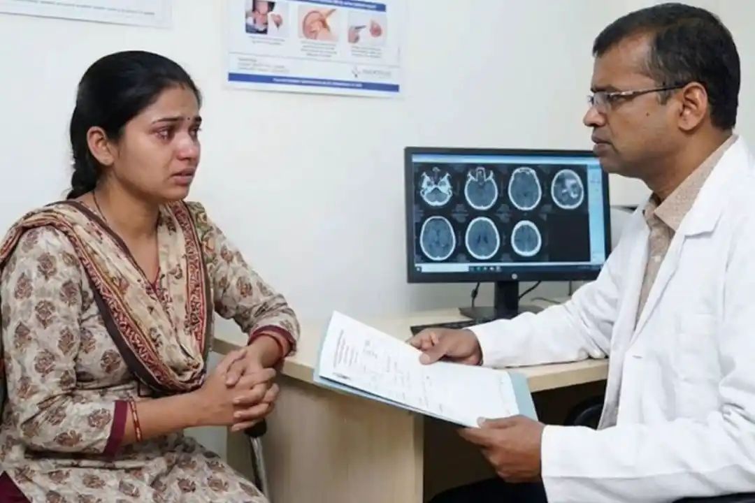 சாதாரண தலைவலிதானே என்று அலட்சியமாக இருந்த 25 வயது பெண்ணுக்கு காத்திருந்த பேரதிர்ச்சி.. ஸ்கேன் ரிப்போர்ட்டைப் பார்த்து உறைந்து போன மருத்துவர்..!!
