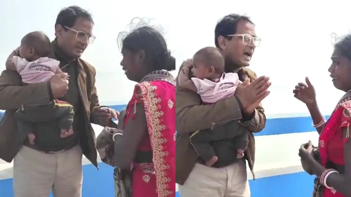 “வேண்டாம் குதிக்காதீங்க..” குழந்தையுடன் கங்கையில் குதிக்க முயன்ற தாய்.. குறுக்கே வந்த காக்கி உடை அணிந்த கடவுள்.. வைரலாகும் உயிர்காக்கும் வீடியோ..!!