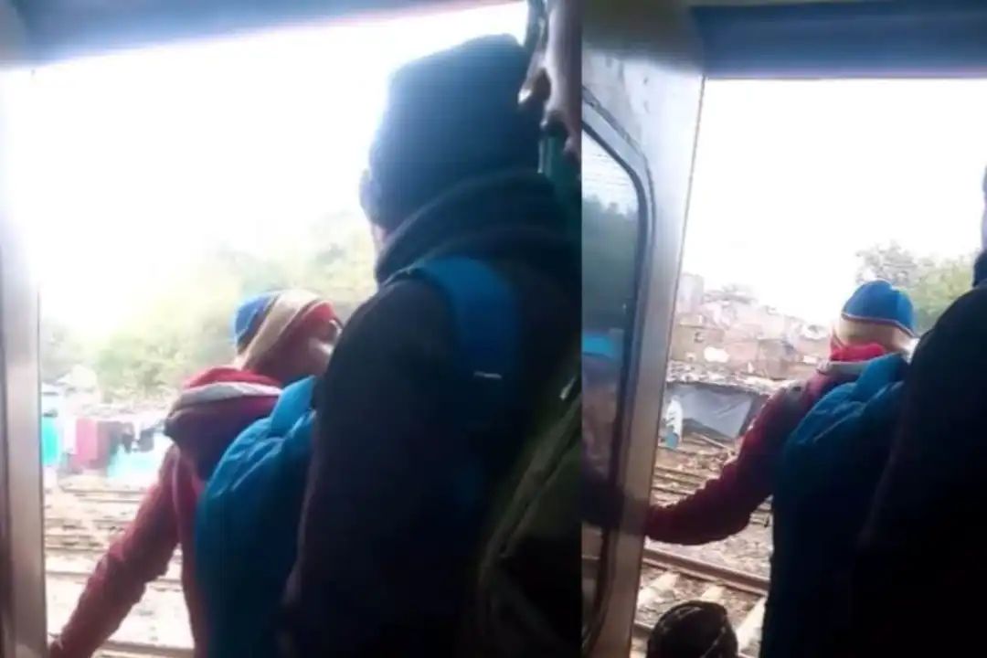 “ஓடுற ரயில்லையா இப்படி சண்டை போடுவாங்க?” ரயிலில் இருந்து விழுந்த பயணிகள்…. வைரலாகும் அதிர்ச்சி வீடியோ….!!