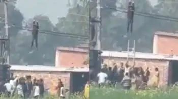 “கல்யாணம் பண்ணி வைங்க…. இல்லனா குதிச்சிருவேன்” காதலிக்காக கரண்ட் கம்பியில் ஏறிய சிறுவன்…. வைரலாகும் வீடியோ….!!