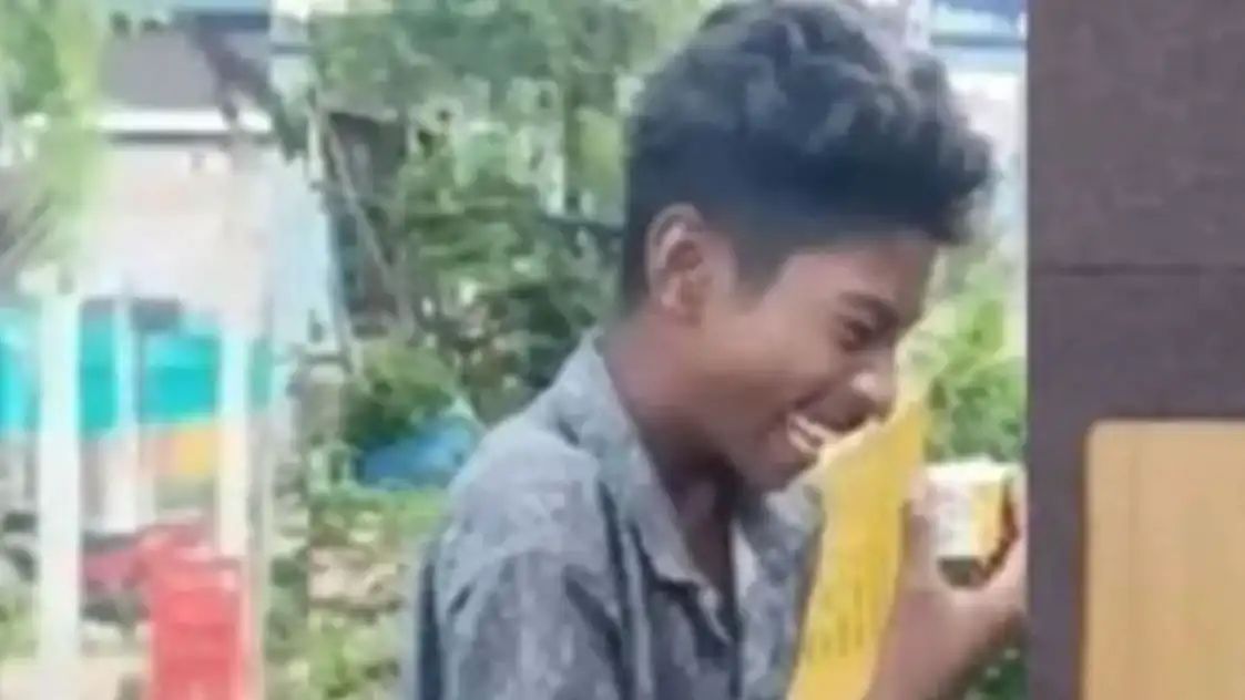 உங்கள சிரிக்க வச்ச இந்த பையன் யாரு….? ஒரே சிரிப்பில் வைரலான சிறுவன்…. சோசியல் மீடியால இவன் தான் ட்ரெண்ட்….!!
