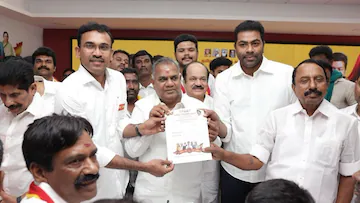 விஜய் அதிருப்தி.. விருப்ப மனு தாக்கல் செய்வதில் திடீர் சிக்கல்.. பனையூர் அலுவலகத்திலிருந்து பறந்த அதிரடி உத்தரவு.. பின்னணி இதுதான்..!!