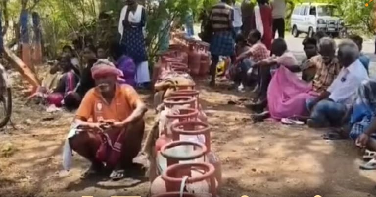Breaking: இனி 45 நாட்களுக்கு ஒரு முறை தான் சிலிண்டர் புக் செய்ய முடியும்… கிராமப்புறங்களில் புதிய ரூல்ஸ்… அதிர்ச்சி அறிவிப்பு…!!!