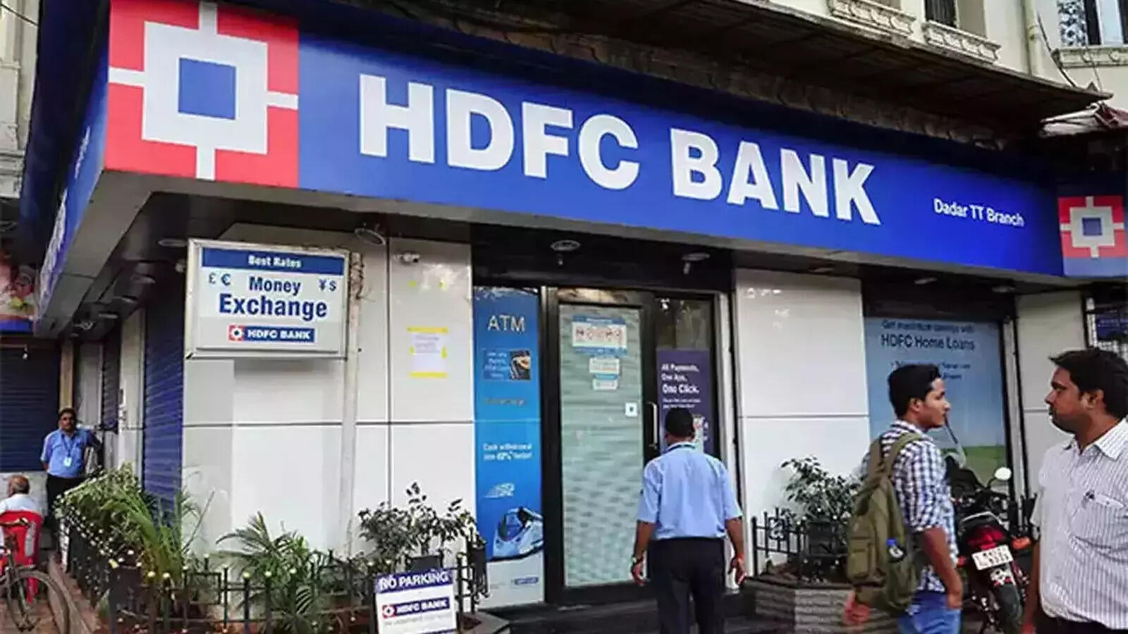 HDFC வங்கி வாடிக்கையாளர்களுக்கு அதிர்ச்சி… ஏப்ரல் 1 முதல் அமலுக்கு வரும் புதிய ஏடிஎம் விதிகள்…!!!