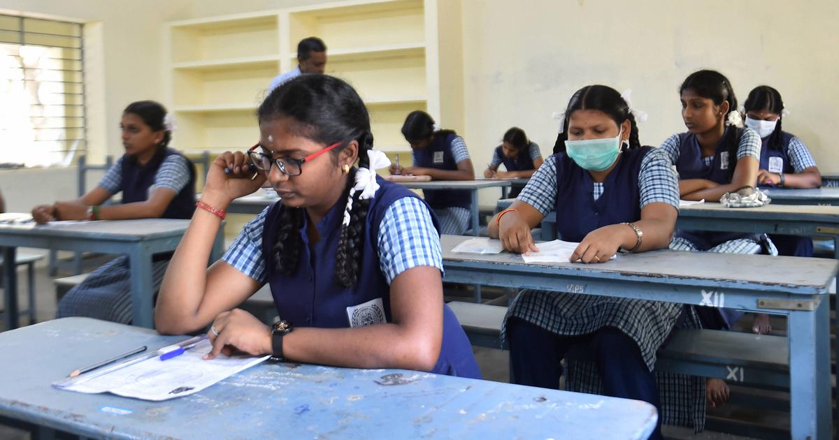 “10 ஆம் வகுப்பு மாணவர்களே இத நோட் பண்ணுங்க!”.. ஹால் டிக்கெட் வெளியீடு குறித்து பள்ளி கல்வித்துறை அறிவிப்பு… ஆன்லைனில் பெறுவது எப்படி..?