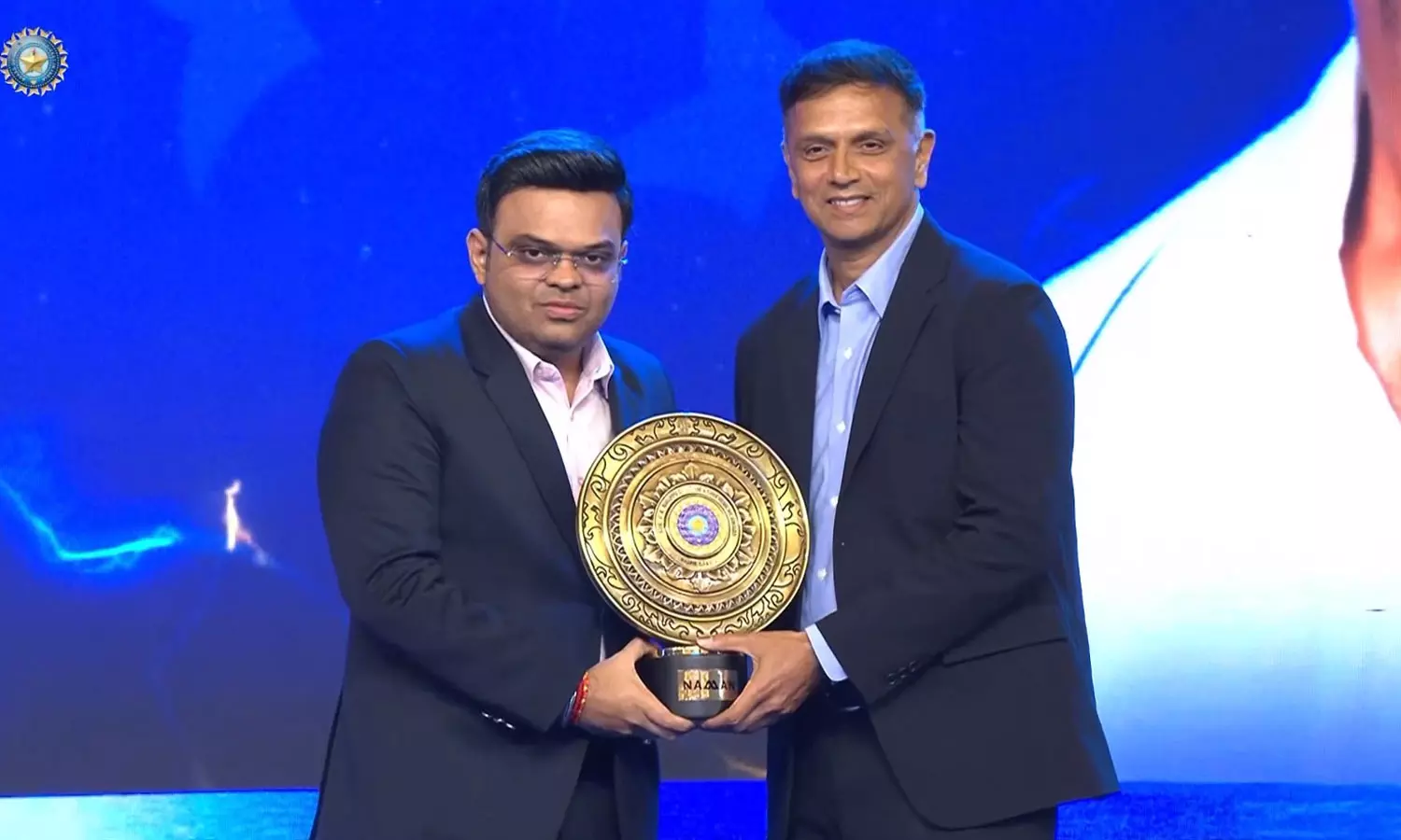 இந்திய கிரிக்கெட் அணியின் முன்னாள் கேப்டன் ராகுல் டிராவிட்டுக்கு வாழ்நாள் சாதனையாளர் விருது… பிசிசிஐ கௌரவிப்பு…!!!!
