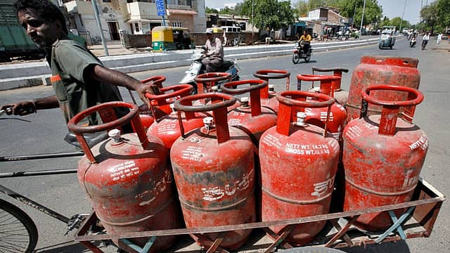 வீட்டு சிலிண்டர் முன்பதிவு செய்ய முடியவில்லையா..? இதோ முக்கிய காரணம் மற்றும் தீர்வு..!!