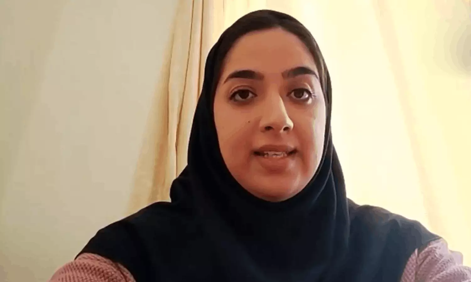 15 நிமிடத்திற்கு ஒருமுறை வெடிகுண்டு சத்தம் கேட்கிறது… ஈரானில் சிக்கித் தவிக்கும் இந்திய மாணவி… வீடியோ வெளியாகி பரபரப்பு…!!!