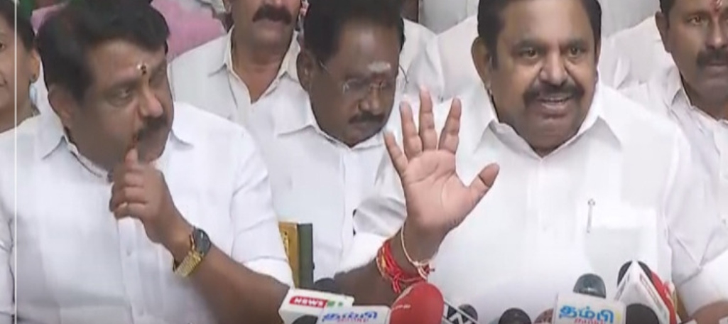 “அதிமுக கோட்டைகளைத் தாரை வார்த்த இபிஎஸ்!”.. பாஜக, பாமக-வுக்கு ஜாக்பாட்.. இதுதான் காரணமா?…அதிர்ச்சியில் தொண்டர்கள்..!!