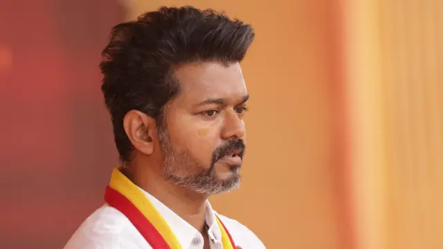 “விஜய் ஒரு தங்கம்.. விட்டுக்கொடுக்காதீங்க!” – கண்கலங்கிய தாய்.. இணையத்தை உலுக்கும் உருக்கமான வீடியோ!