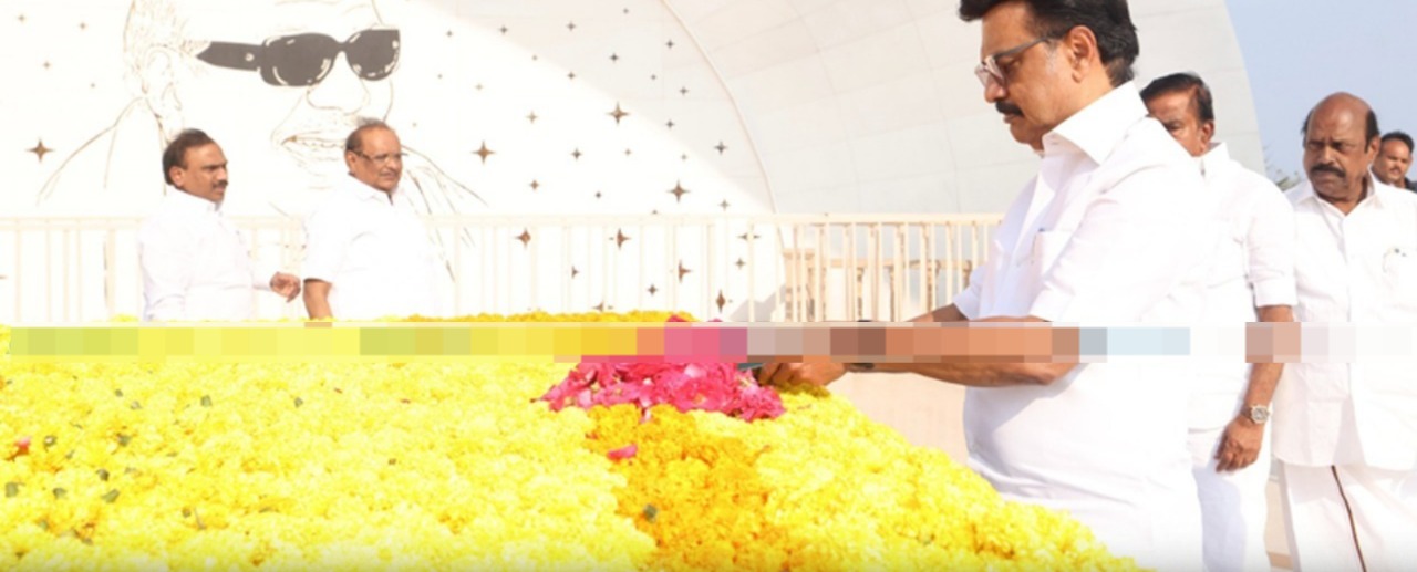 “கலைஞர் ஆசியுடன் தேர்தல் களம்!”… வேட்பாளர் பட்டியலை அறிவித்த கையோடு மெரினாவிற்கு விரைந்த முதலமைச்சர்.. மலர்தூவி உருக்கமான மரியாதை..!!!!!
