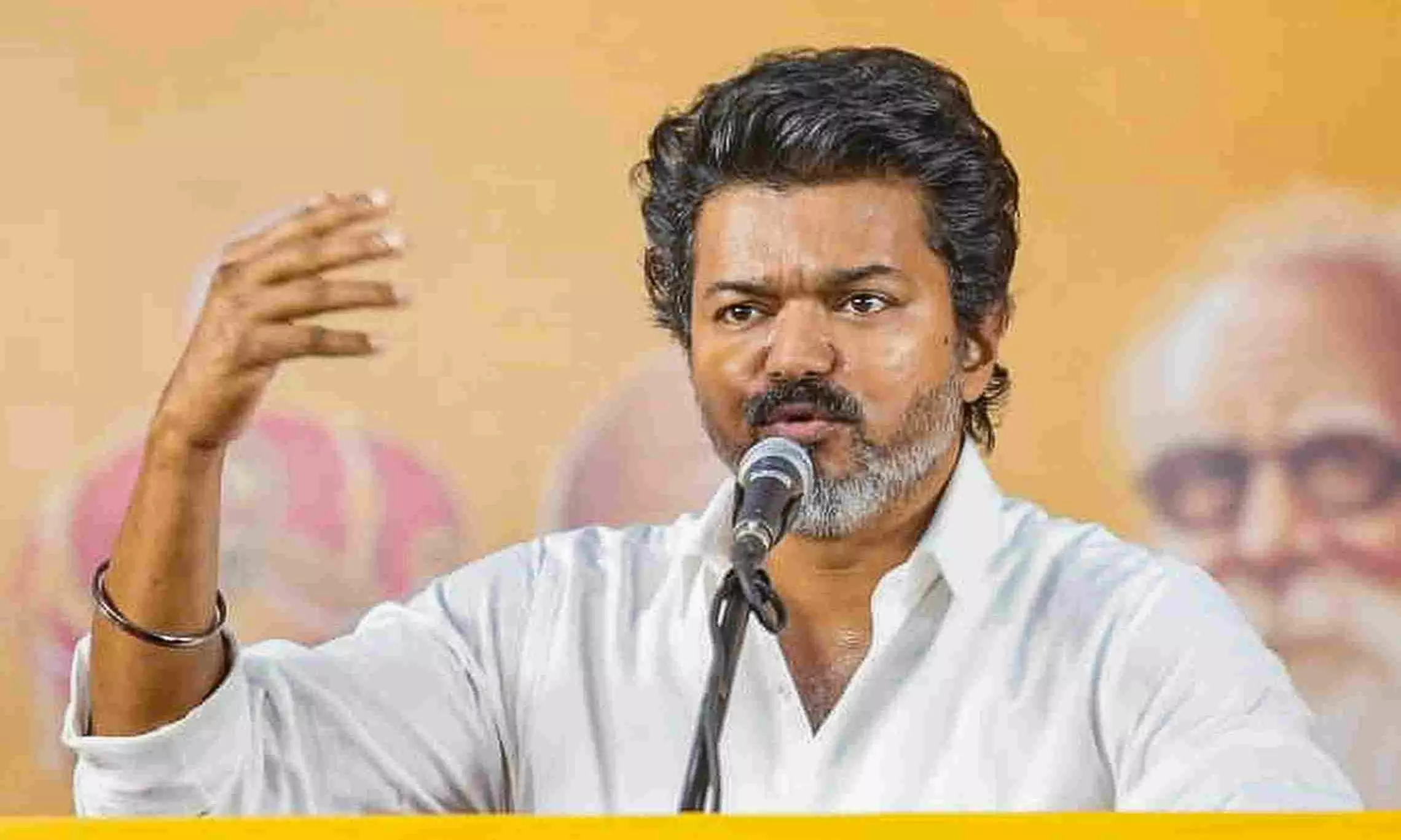 “ஸ்டாலின் சார் மாதிரி ஏமாற்ற மாட்டோம்” வாக்குறுதிகளை அள்ளிவிட இது ஒன்னும் பொய் மூட்டை இல்ல…. திமுக, அதிமுக-வை நேருக்கு நேர் தாக்கிய விஜய்….!!
