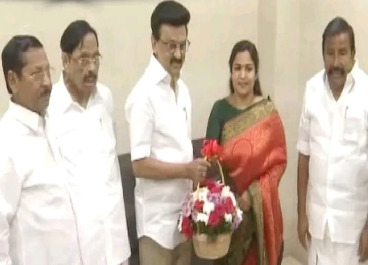 Breaking: ஃபர்ஸ்ட் பாஜக, அடுத்து தவெக… இப்ப திமுக… விஜய் மீது கடும் அதிருப்தி… ஆளும் கட்சியில் அதிரடியாக இணைந்தார் நடிகை ரஞ்சனா நாச்சியார்..!!