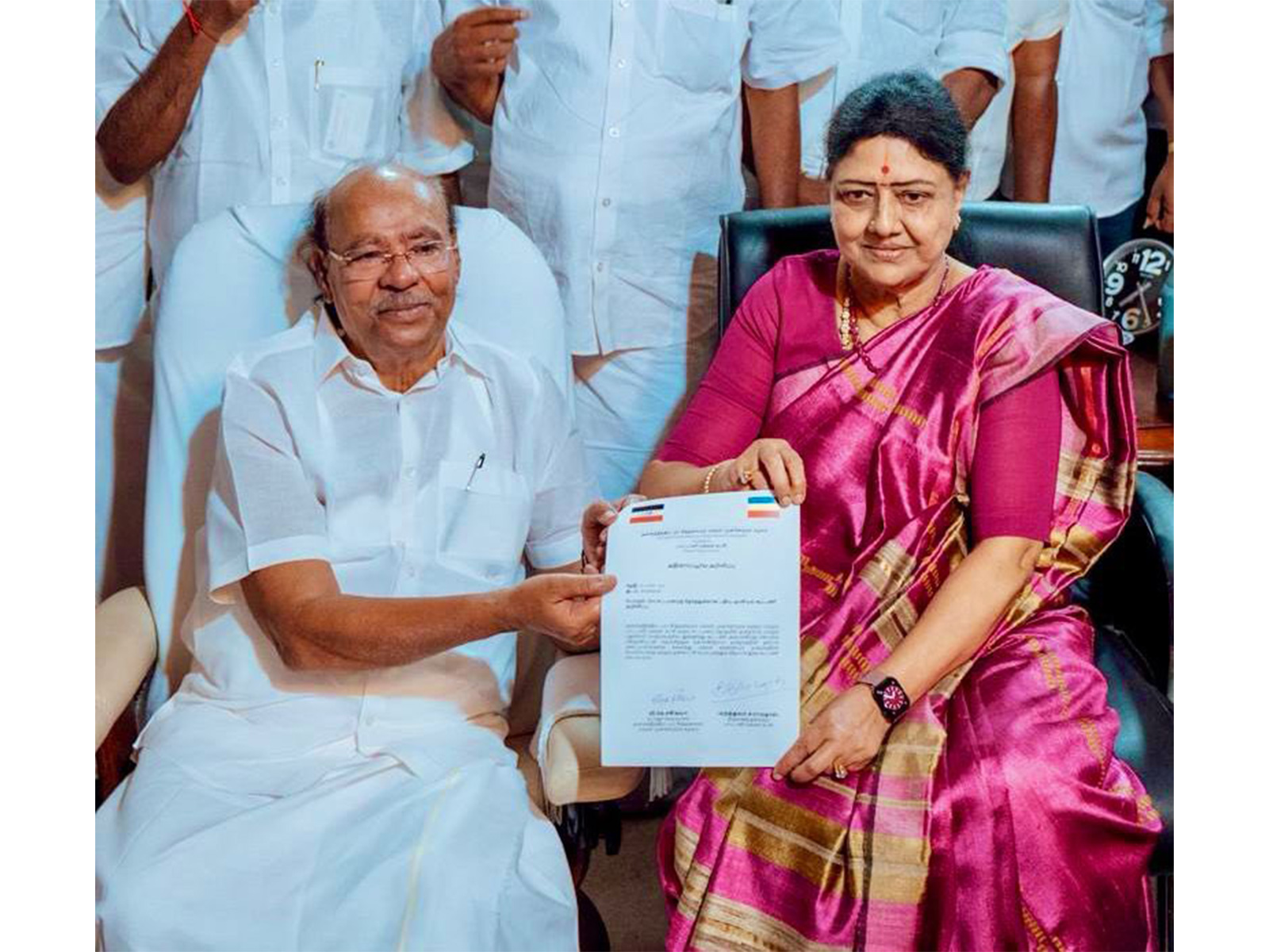 “இப்போதே நடுக்கம் தொடங்கிடுச்சு!”.. சசிகலாவுடன் கைகோர்த்த ராமதாஸ்.. எடப்பாடிக்கு எதிராகத் தைலாபுரத்தில் மெகா ஸ்கெட்ச்..!!!!