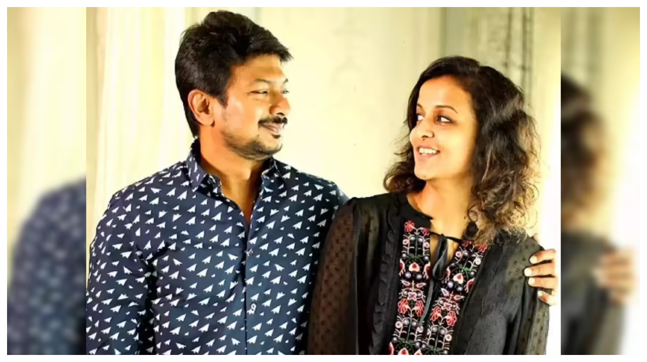 “நீங்கள் ஒரு பெரிய செலிபிரிட்டியாக இருக்கலாம்”… ஆனால் பார்த்து வண்டி ஓட்டணும்… சீரியஸான பதிவிற்கு உதயநிதி கொடுத்த ஜாலியான ரிப்ளை வைரலாகும் தம்பதிகளின் லந்து..!!!