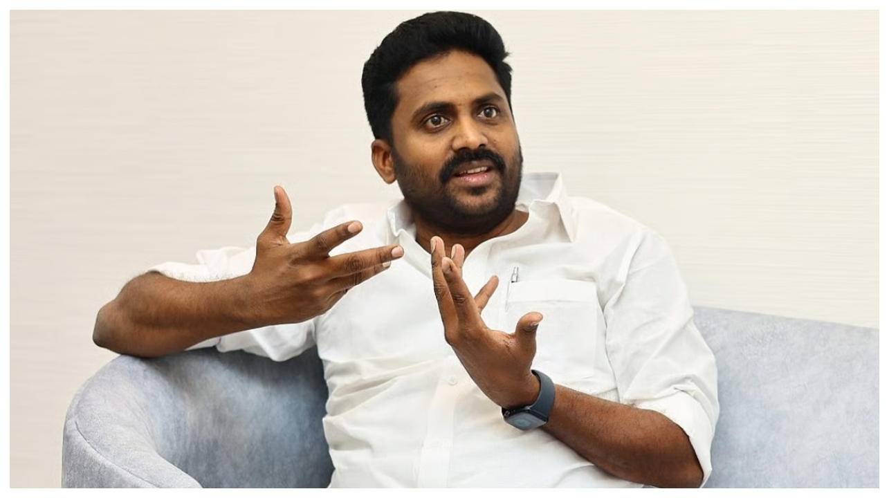 பெண்களிடம் தவறான பேச்சா?… “நான் ஒருபோதும் யாரிடமும் தவறாக நடந்துகொண்டதில்லை”…. என்னை வீழ்த்த இவ்வளவு கீழ்த்தரமா? – வைரலாகும் ராஜீவ் காந்தியின் விளக்கம்…!!!