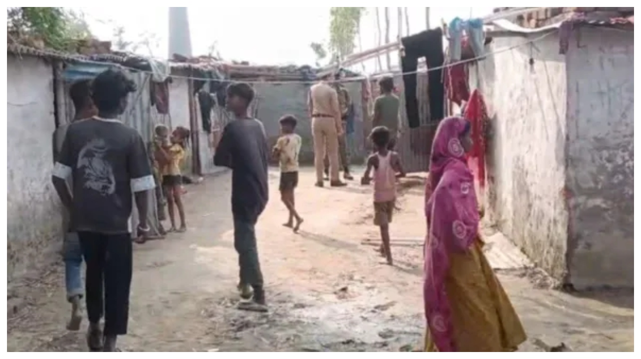 பயங்கரம்… தொழிலாளியின் மனைவி மற்றும் மகளை அறைக்கு அழைத்த செங்கல் சூளை உரிமையாளர் – குடும்பத்தின் மானத்தைக் காக்கப் போராடிய தொழிலாளி சுட்டுக்கொலை…!!!