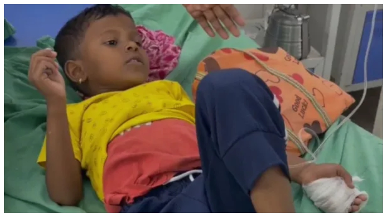“வலது கைக்கு பதில் இடது கையில் ஆபரேஷன்”… ஆடிப்போன நோயாளி… அரசு மருத்துவமனையில் நேர்ந்த அதிர்ச்சி…!!!