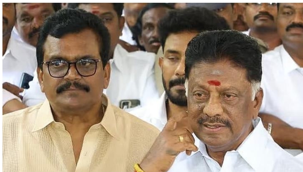 அதிமுக கோட்டையில் ஆப்பு..  ஒரே மேடையில் ஓபிஎஸ் – தங்க தமிழ்ச்செல்வன்! “செல்வமும் செல்வனும்” கை கோர்ப்பார்களா? தேனி அரசியலில் அடுத்த அதிரடி..!!
