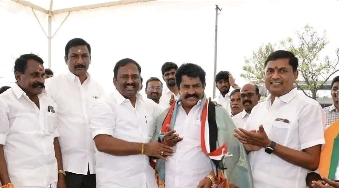 ​”அழகிரியின் வலது கை அவுட்” – திமுகவில் இருந்து விலகி EPS-க்கு கை கொடுத்த சுகுணா சத்தியன்!