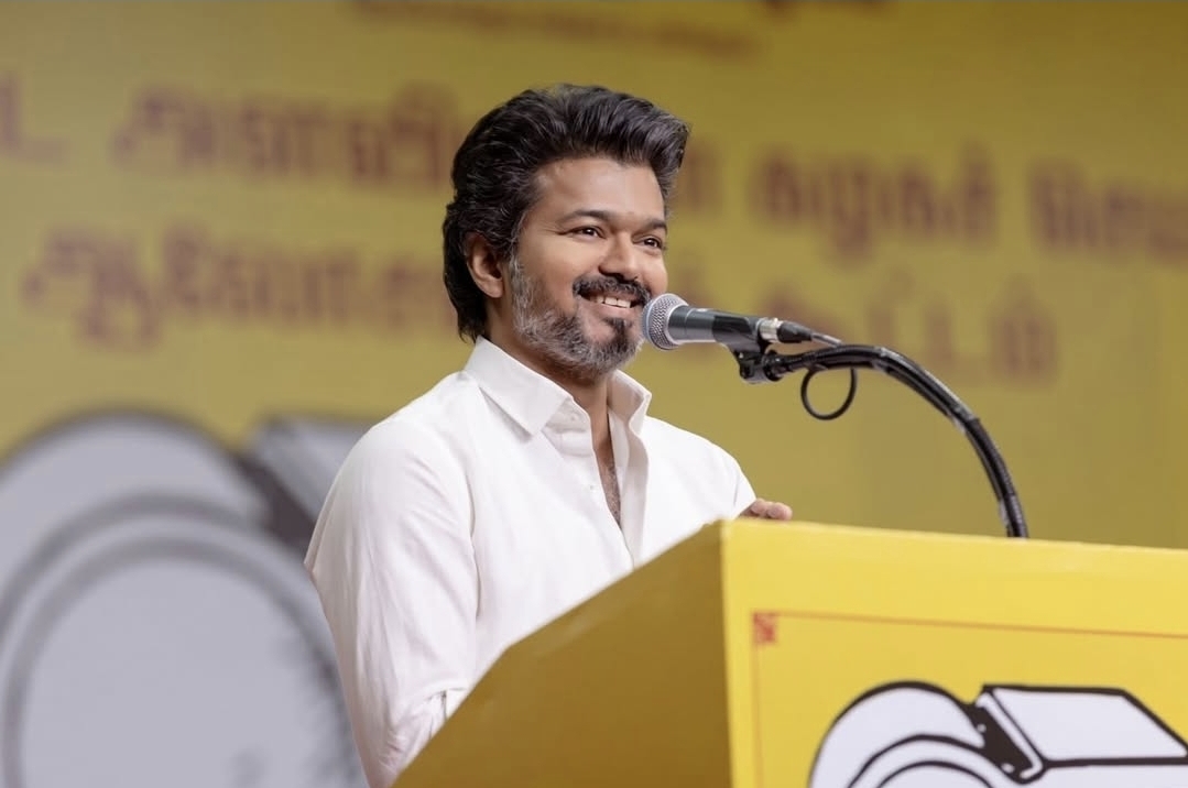 “35 கோடிக்கு வீட்டை வித்த விஜய்” விவாகரத்து வழக்கா….? தேர்தல் செலவா….? சொத்து விற்பனையால் புது சர்ச்சை….!!