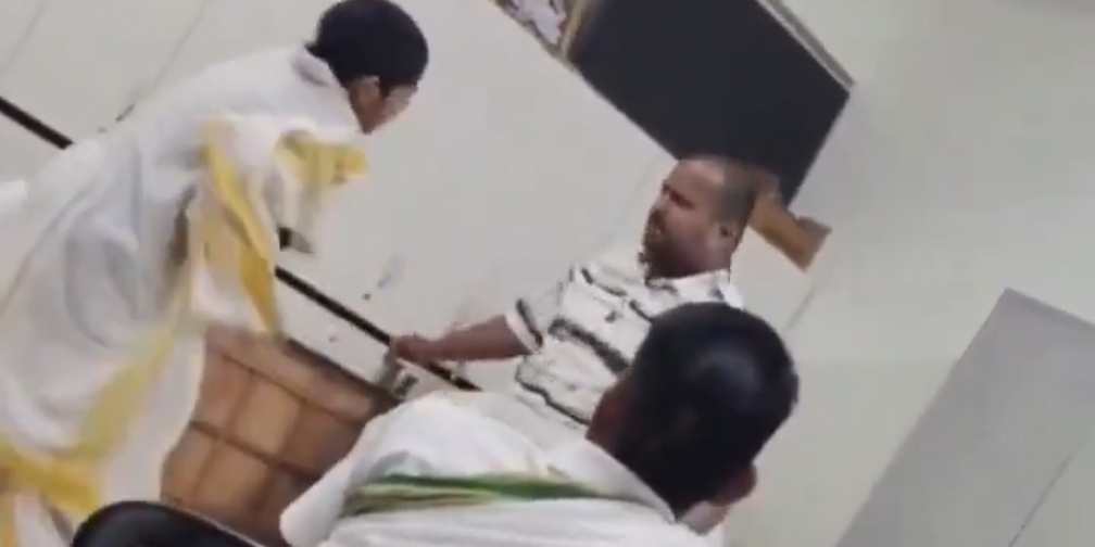 “வேத பாடசாலையா? சித்திரவதை கூடமா?” – மாணவனை மிருகத்தனமாக தாக்கிய நபர்…. வைரலாகும் வீடியோ….!!