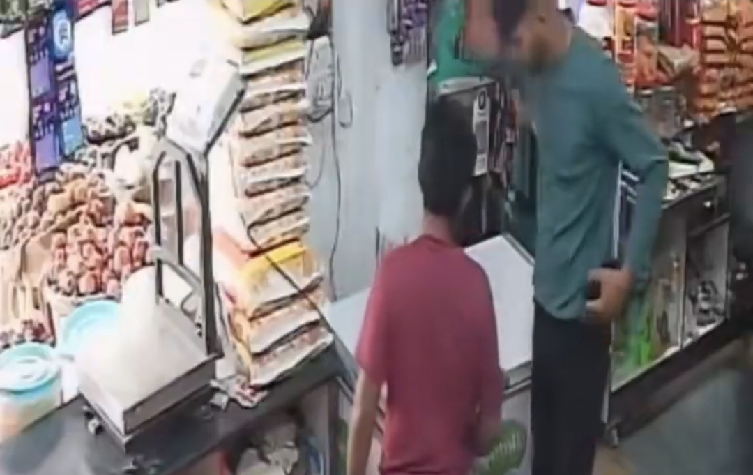 “எனக்கு கிடைச்சது என் நண்பனுக்கும் கிடைக்கும்” ஐஸ் பெட்டியில் ஷாக்…. நண்பனை மாட்டி விட்ட இளைஞர்….!!