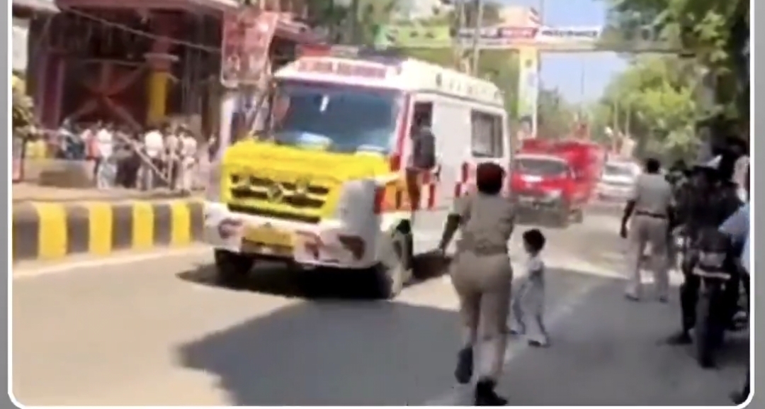“நிதிஷ் குமார் கான்வாயில் என்னாச்சு?” திடீரென ஓடி வந்த சிறுமி…. அந்த லேடி கான்ஸ்டபிள் மட்டும் இல்லன்னா….? உறைய வைக்கும் வீடியோ காட்சி….!!