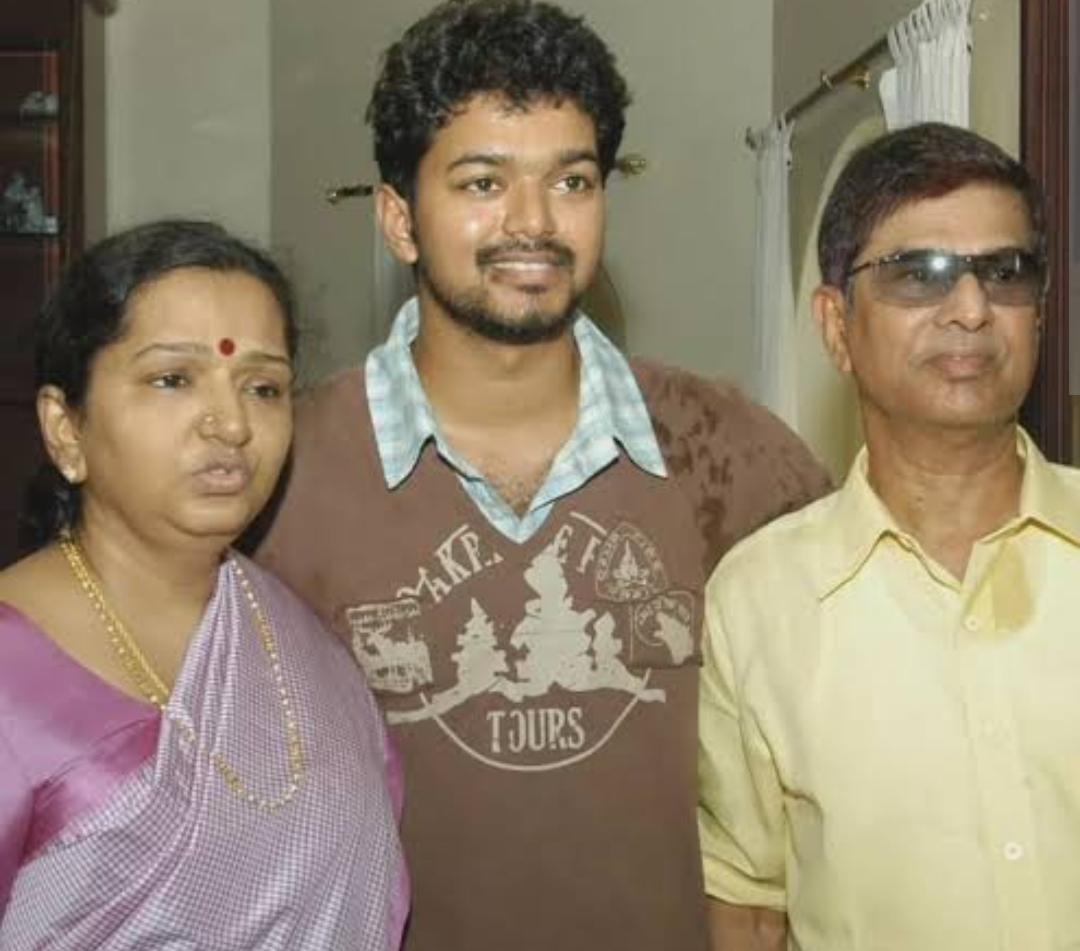 அம்மா, அப்பா சொல்ற பொண்ண கல்யாணம் பண்ணிக்கோங்க… ரசிகர்களுக்கு விஜய் கொடுத்த ஸ்பெஷல் அட்வைஸ்… வைரலாகும் பழைய வீடியோ..!!