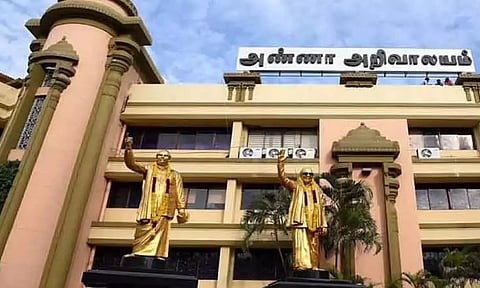 அறிவாலயத்தில் அமைந்தது ‘வார் ரூம்’…. இந்த நம்பருக்கு கால் பண்ணுங்க – திமுகவின் அதிரடி ‘ஹெல்ப்லைன்’ ரகசியம்….!!