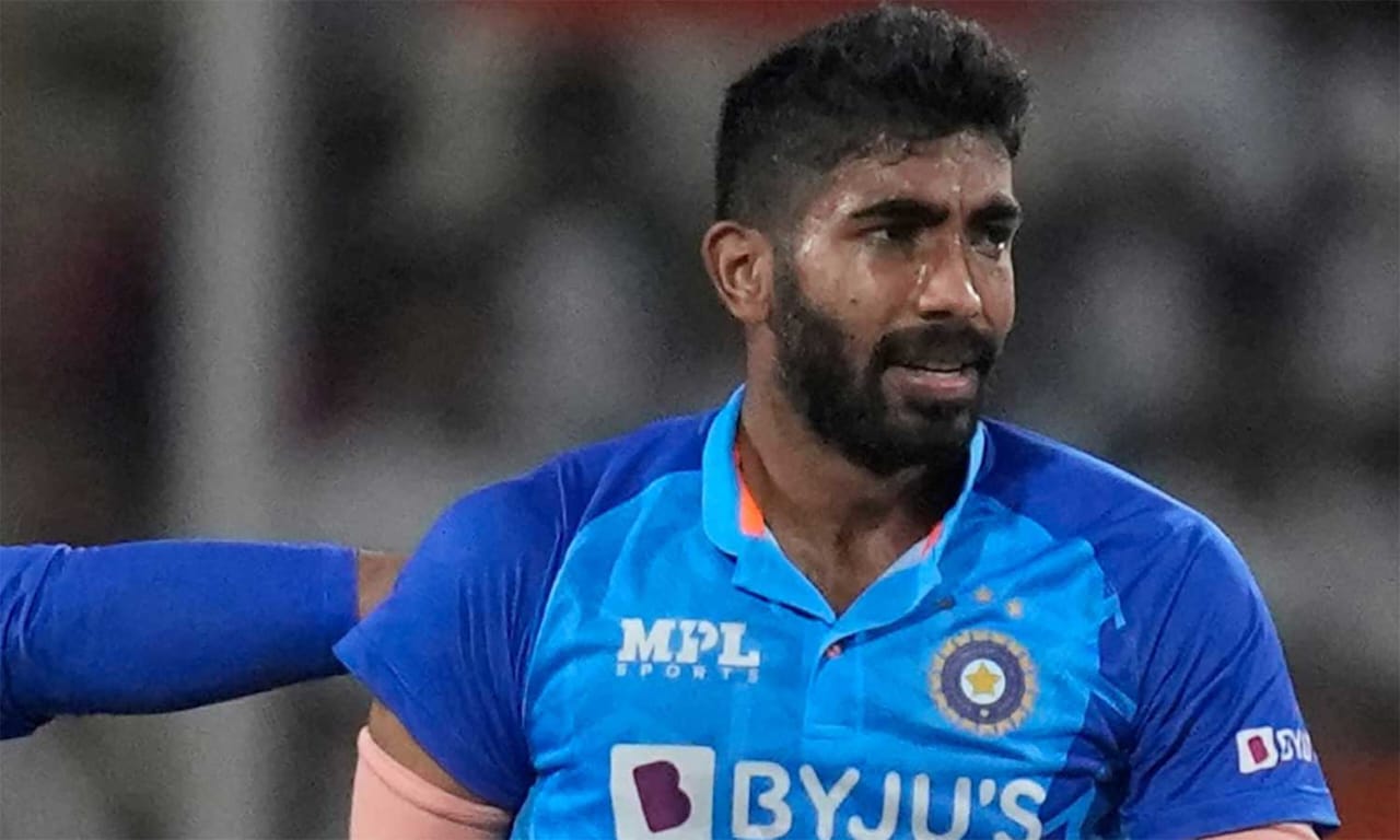 உலகின் தலைசிறந்த பந்துவீச்சாளர்..! ஆனால் பும்ராவுக்கு அந்த ரகசியத்தை கற்றுக் கொடுத்ததே நான் தான்… பாகிஸ்தான் பவுலர் சொன்ன விஷயம்…!!!!