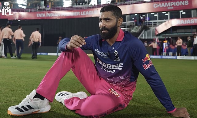 “மைதானத்திலேயே கண்கலங்கிய ரவீந்திர ஜடேஜா”… CSK உடனான 13 ஆண்டுகாலப் பிரிவு குறித்து உருக்கம்… வைரலாகும் வீடியோ..!!!
