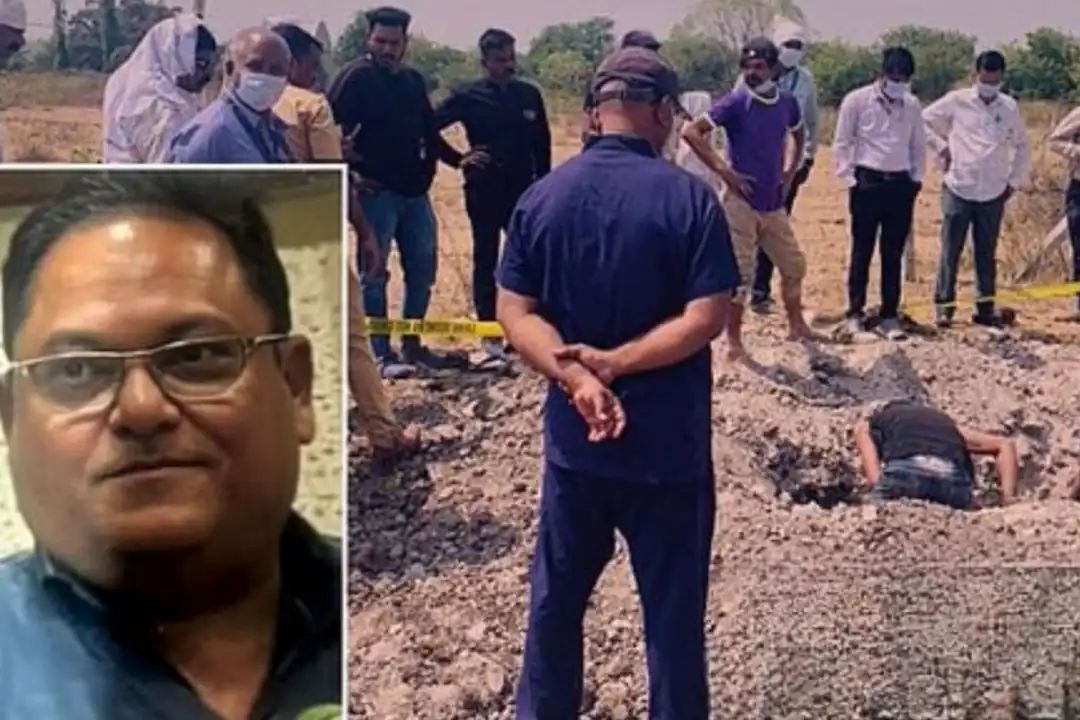 பேராசிரியர் வைத்த ‘தவறான ஆங்கில’ ஸ்டேட்டஸ்… நண்பனை குளித் தோண்டி புதைத்த கும்பல்… 40 நாட்கள் கழித்து… அதிர வைக்கும் பின்னணி..!!!
