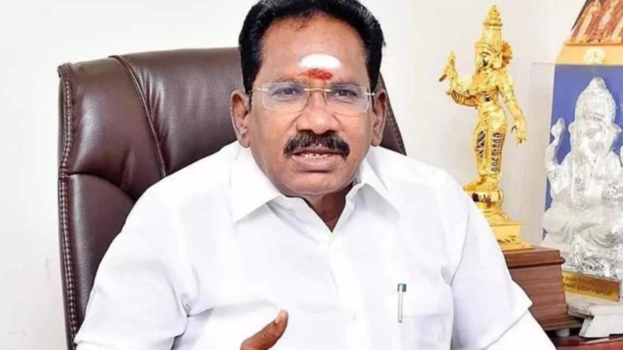 “ஸ்டாலினுக்கு தூக்கமே வரல!” தேர்தல் பயத்தில் முதல்வர் எடுக்கும் அந்த அதிரடி முடிவு.. 2G ஊழலை இழுத்து திமுகவை கதறவிட்ட செல்லூர் ராஜு.. மேடையை அதிரவைத்த பேச்சு..!!