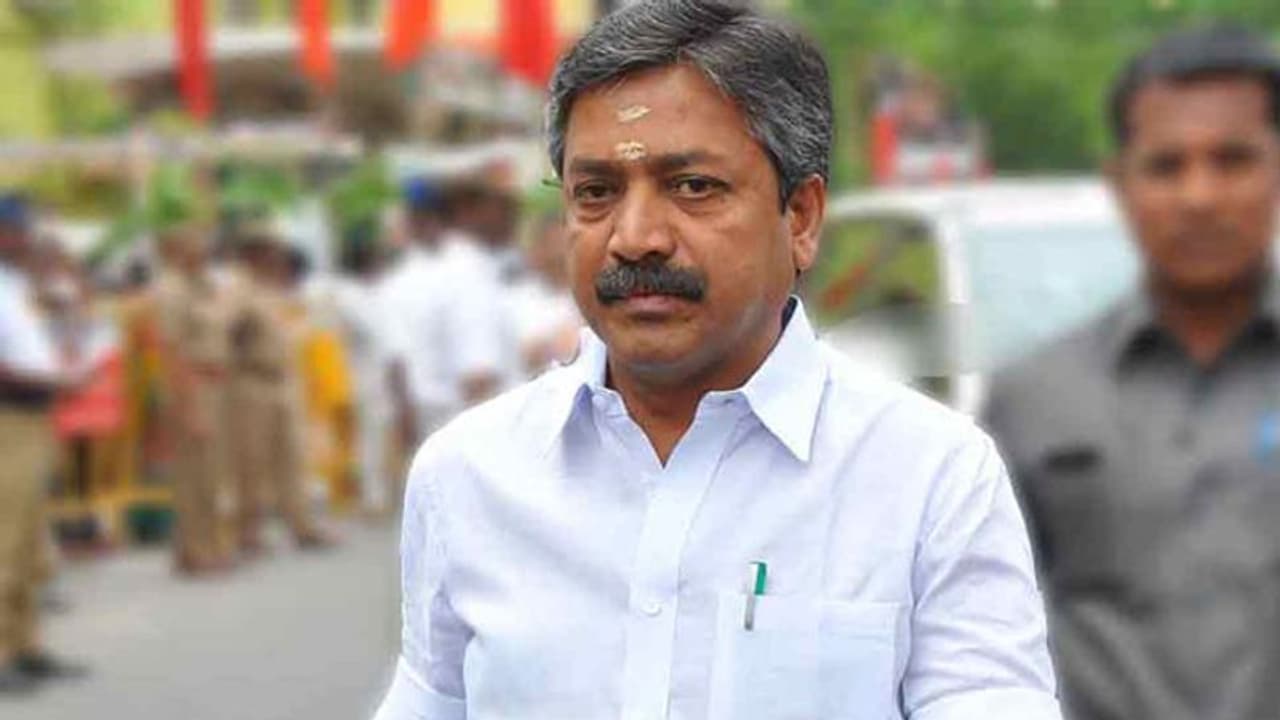 “வாய் தவறி வந்துடுச்சு…. மன்னிச்சுடுங்க” – நயன்தாரா விவகாரத்தில் பல்டி அடித்த சி.வி.சண்முகம்….!!