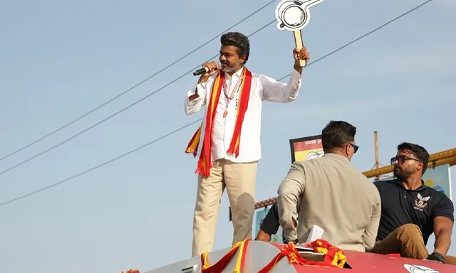 “தயவுசெஞ்சு விஜய் பின்னாடி வராதீங்க” பாதுகாப்பு ரொம்ப ரொம்ப முக்கியம்…. திருச்சியில் திடீர் கட்டுப்பாடு போட்ட ஆனந்த்….!!
