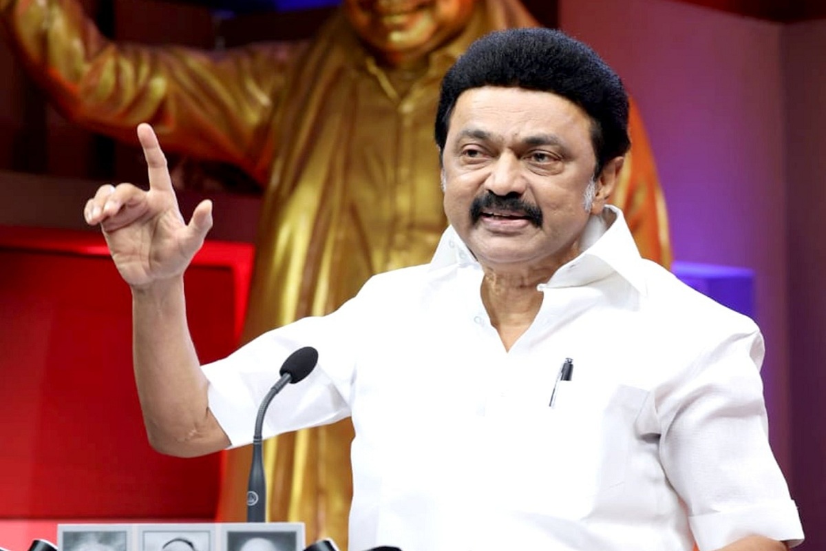 “காலில் விழுந்தோம்…. காலை வாரினோம்….” எடப்பாடியின் அரசியலை மூன்றே வரிகளில் முடித்த ஸ்டாலின்…. தூத்துக்குடி மேடையில் அனல் பறந்த பேச்சு….!!