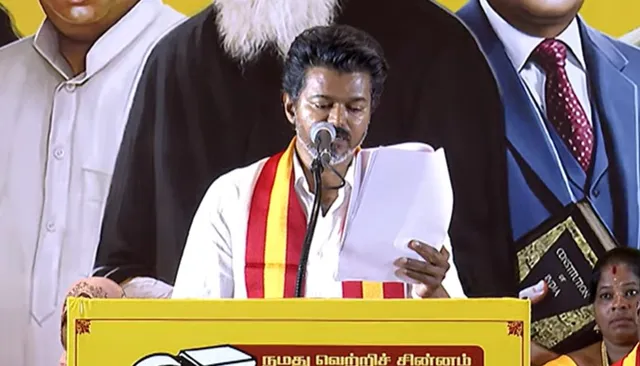 திமுக, அதிமுகவுக்கு செக் வைத்த விஜய்! “எங்க ஆட்சி வந்தா மாசம் ரூ.2,500..!”.. 6 சிலிண்டர், தாலிக்குத் தங்கம் என பெண்களைக் கவரும் ‘தளபதி’யின் தேர்தல் அறிக்கை..!!