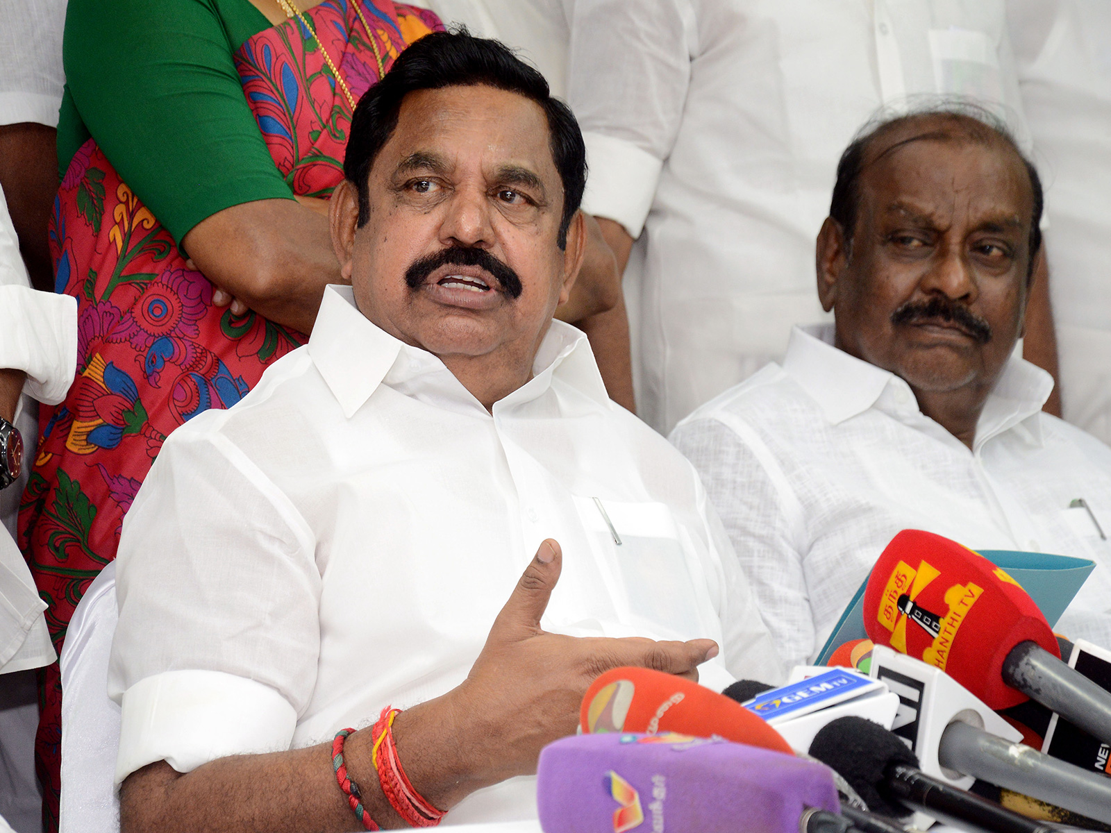 “பெண்களிடம் மத்திய அரசுக்கு நல்ல பெயர் வந்திடக்கூடாது” CM-ன் ‘ஸ்கெட்ச்’ இதுதான்…. உண்மையை உடைத்த ஈபிஎஸ்….!!