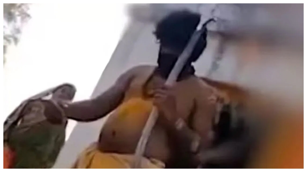 புற்றுநோயை குணப்படுத்துவதாக கூறி சாமியார் செய்த காரியம்… பகலிரவாக நடந்த போலி சாமியாரின் லீலைகள்.. போலீசார் எடுத்த அதிரடி முடிவு..!!!